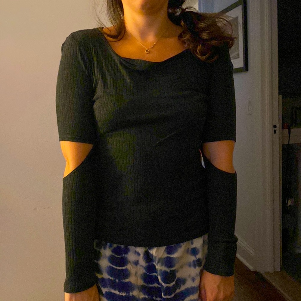 Emma and Sam cut out elbow long sleeve shirt